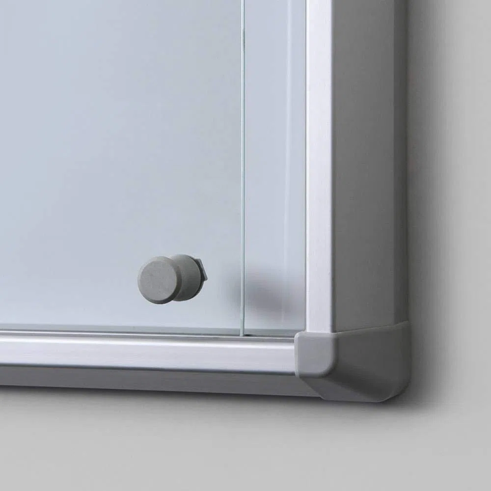Tablero de anuncios con cerradura para interior con puertas correderas (parte trasera de metal, 10 x A4)