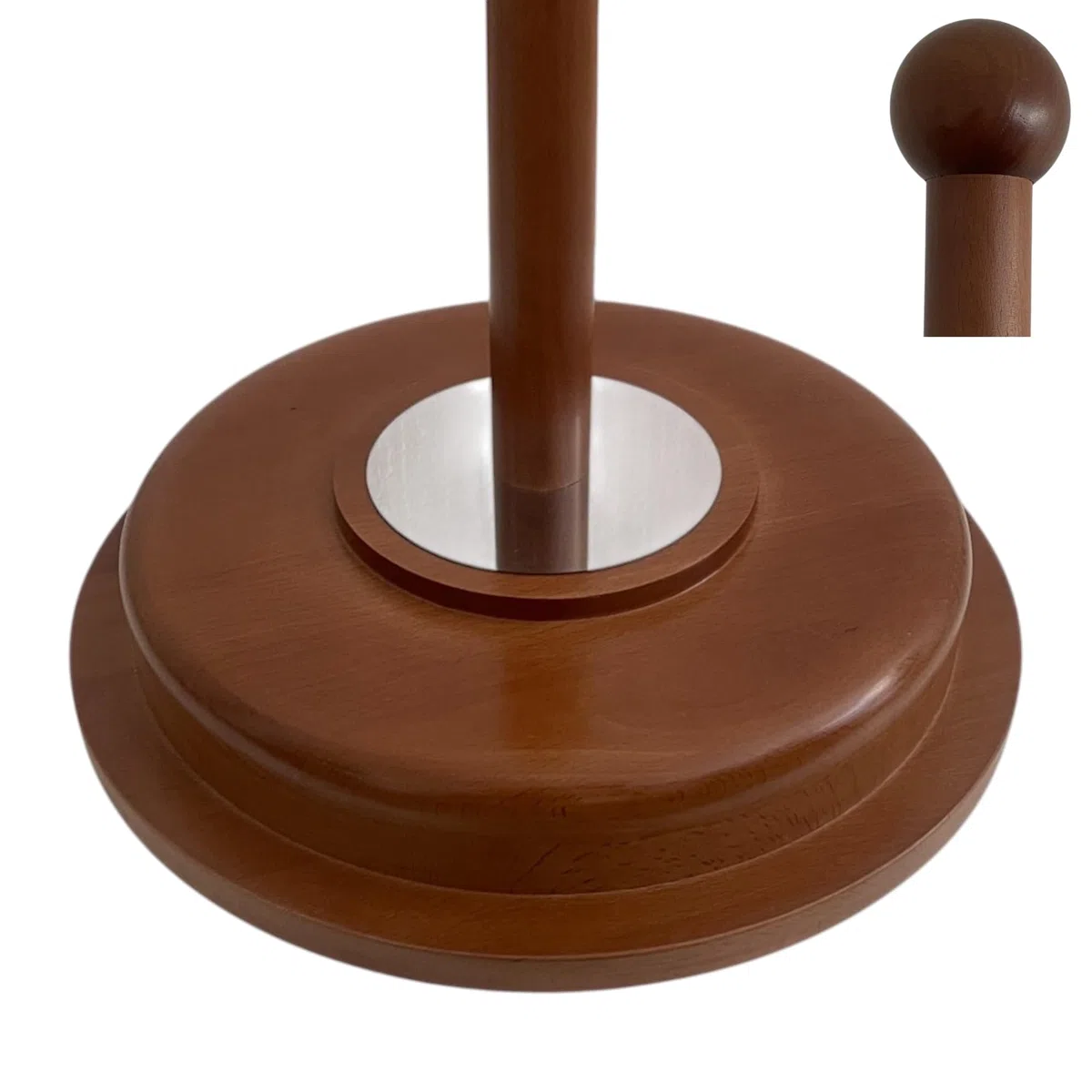 Pie con mástil y esparcidor de madera lacada color claro con detalles plateados. Altura: 235 cm. Ideal para banderas de interior, oficinas y salas de reuniones. Código B2